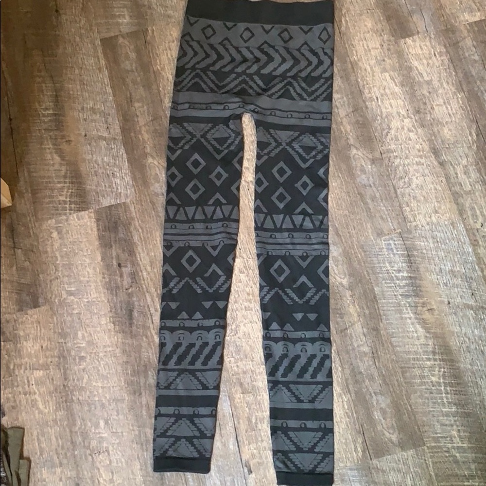 XS/S Aztec print tights